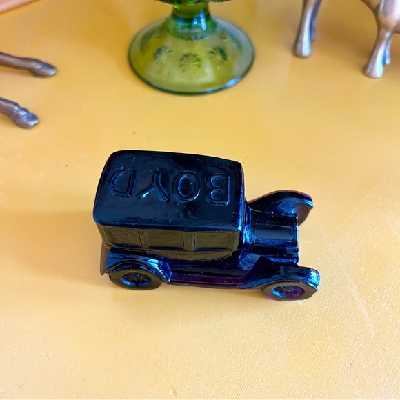 VINTAGE BOYD ART GLASS TAXICAB AMETHYST DEEP PURPLE - Picture 2 of 5